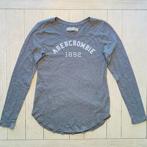 Abercrombie curved hem logo long sleeved tee